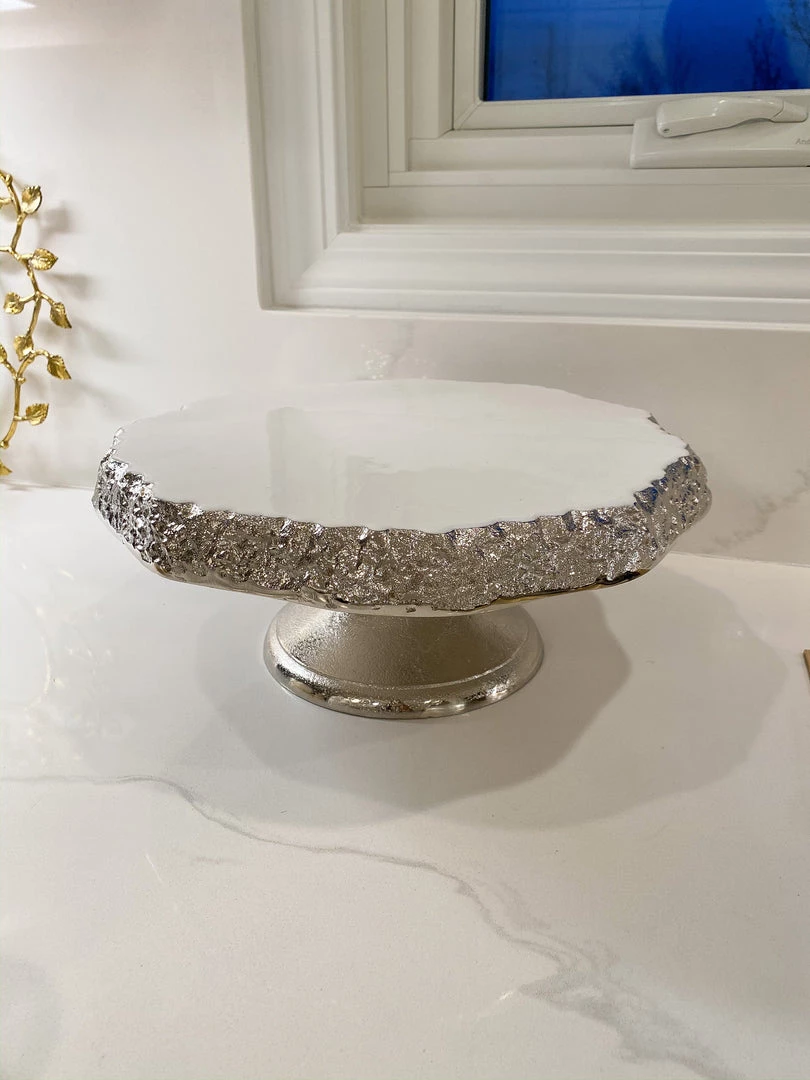 Inspire Me! Home Decor White Enameled Cake Stand With Metallic Edge (2 Colors) KITCHEN