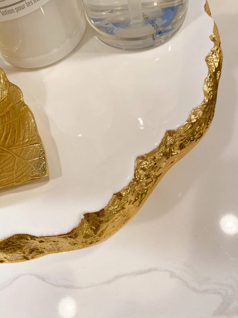 Inspire Me! Home Decor White Enameled Cake Stand With Metallic Edge (2 Colors) KITCHEN