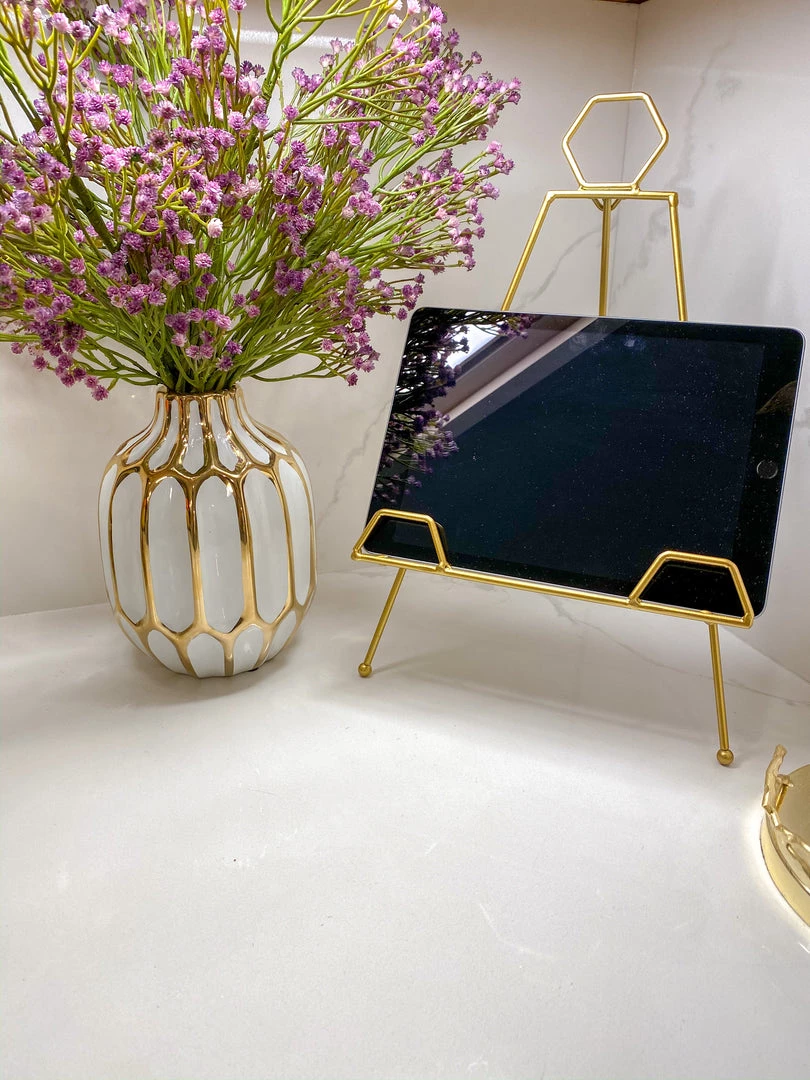 Inspire Me! Home Decor White And Gold Pattern Vase