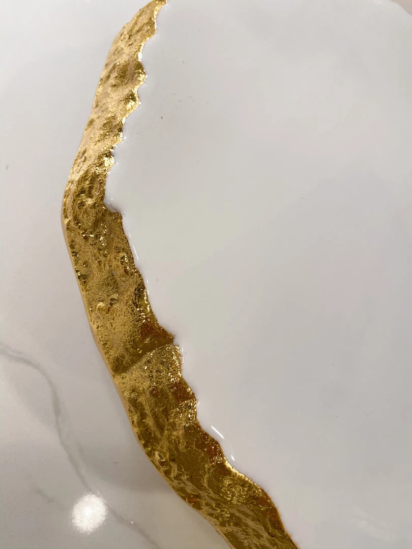 Inspire Me! Home Decor White Enameled Cake Stand With Metallic Edge (2 Colors) KITCHEN