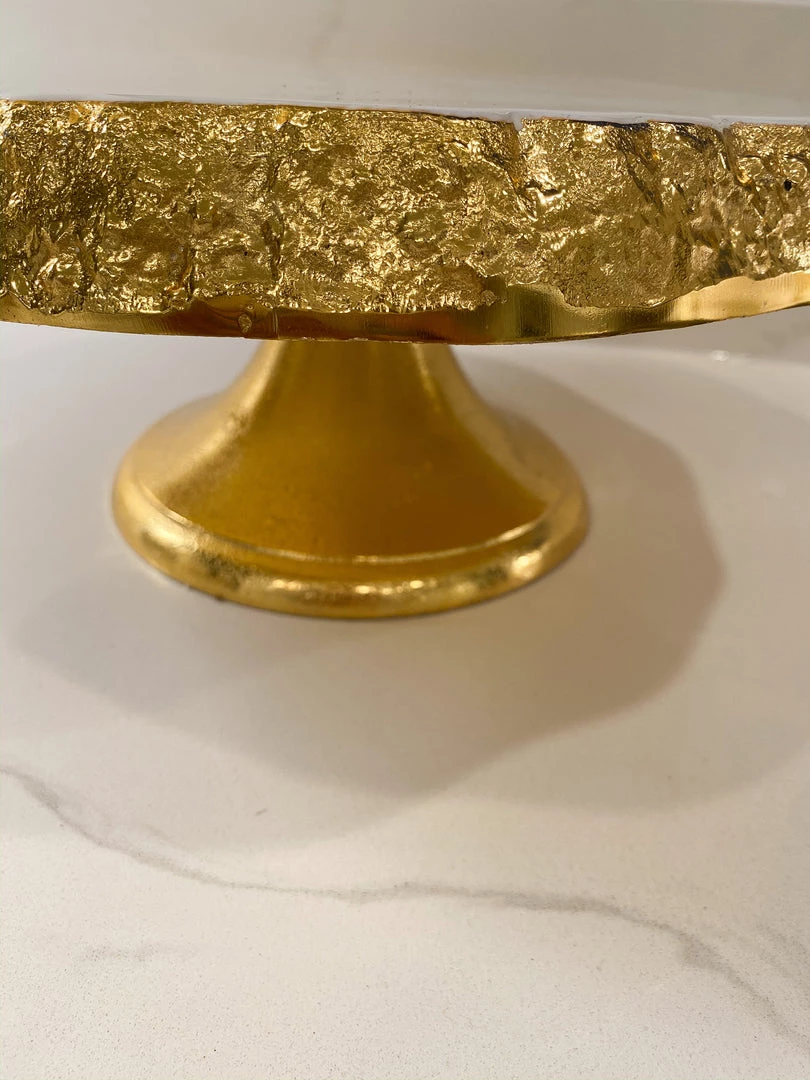 Inspire Me! Home Decor White Enameled Cake Stand With Metallic Edge (2 Colors) KITCHEN